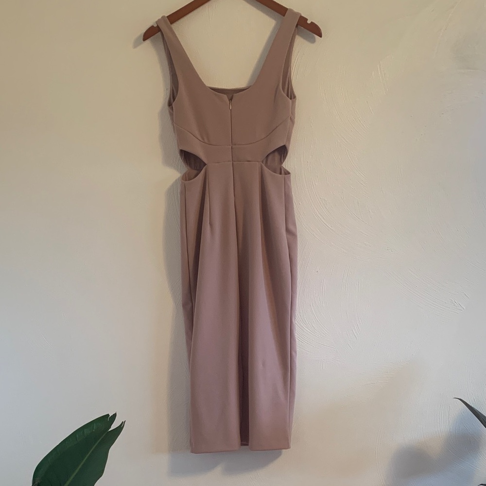 Express Mauve Square-Neck Midi Dress - Picture 2 of 9